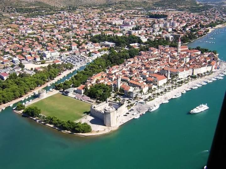 Apartman Mikola With Sea View Trogir Exterior photo